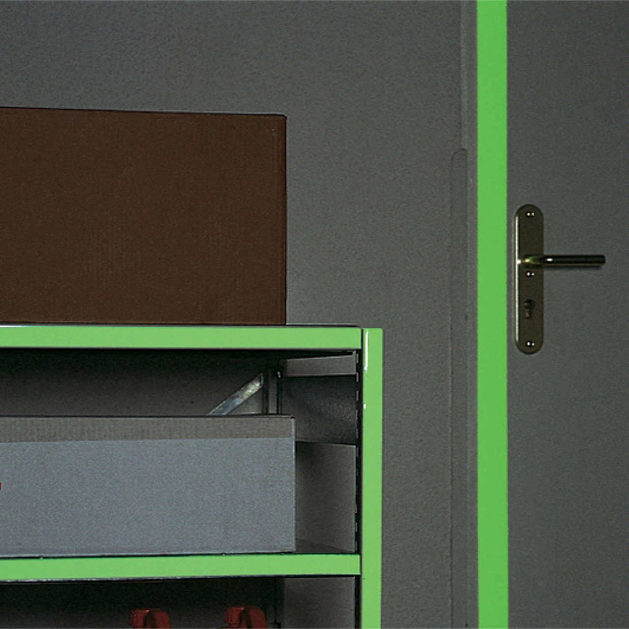 Langnachleuchtendes Markierungsband 9 M Rolle, Klasse A – Bild 2